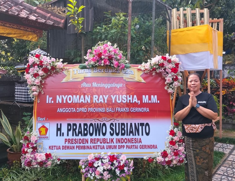 Karangan bunga dari Presiden Prabowo Subianto di rumah duka Jro Ray Yusha.