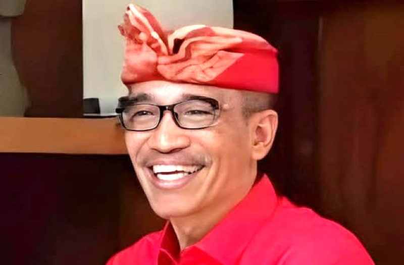 SAMPAIKAN PERINGATAN KERAS : Kepala Inspektorat Tabanan I.G,N Supanji yang juga selaku Dewan Pengawas Perusda Daerah Tabanan. (juliadi)