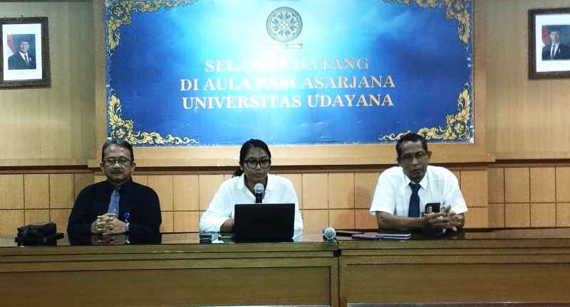 SAMPAIKAN BANTAHAN : Pihak Universitas Udayana menggelar konferensi pers di Denpasar. (istimewa)