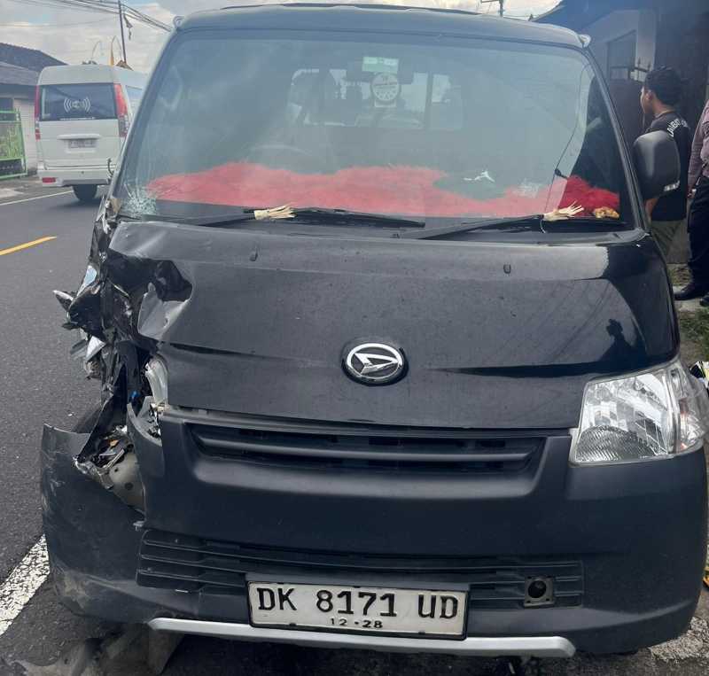 PIKAPNYA SAMPAI PENYOK : Kecelakaan maut tabrakan motor dan pikap di Jalan Raya Denpasar-Singaraja Banjar Dinas Kukub, Desa Perean Tengah. (Istimewa)