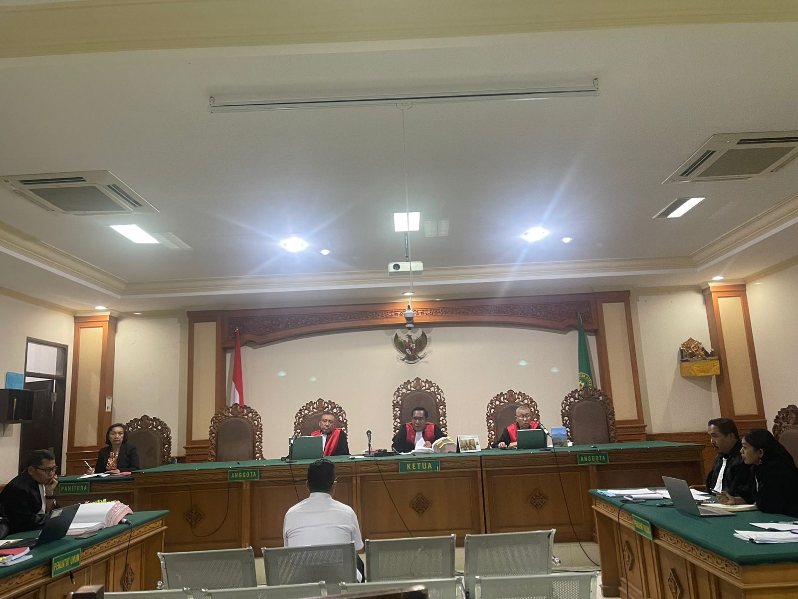 MENCARI TITIK TERANG: Suasan sidang dugaan penyimpangan dana komite dan PIP SMKN 1 Klungkung, Kamis (23/10/2025).