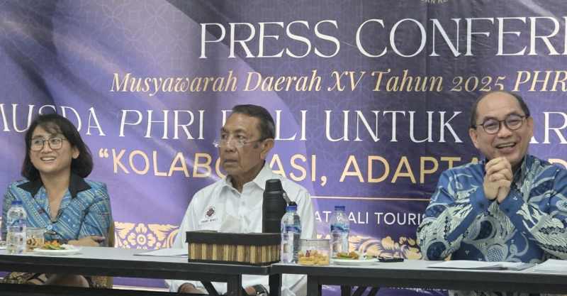 PERSIAPAN MUSDA : Perry Markus selaku Sekretaris BPD PHRI Bali dan sekaligus Ketua Steering Committee di Denpasar. (marsellus pampur)