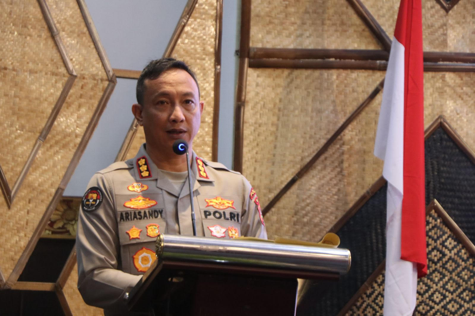 KASUS BUNUH DIRI: Kabid Humas Polda Bali Kombes Pol Ariasandy, SIK., beri pernyataan, Sabtu (25/10).