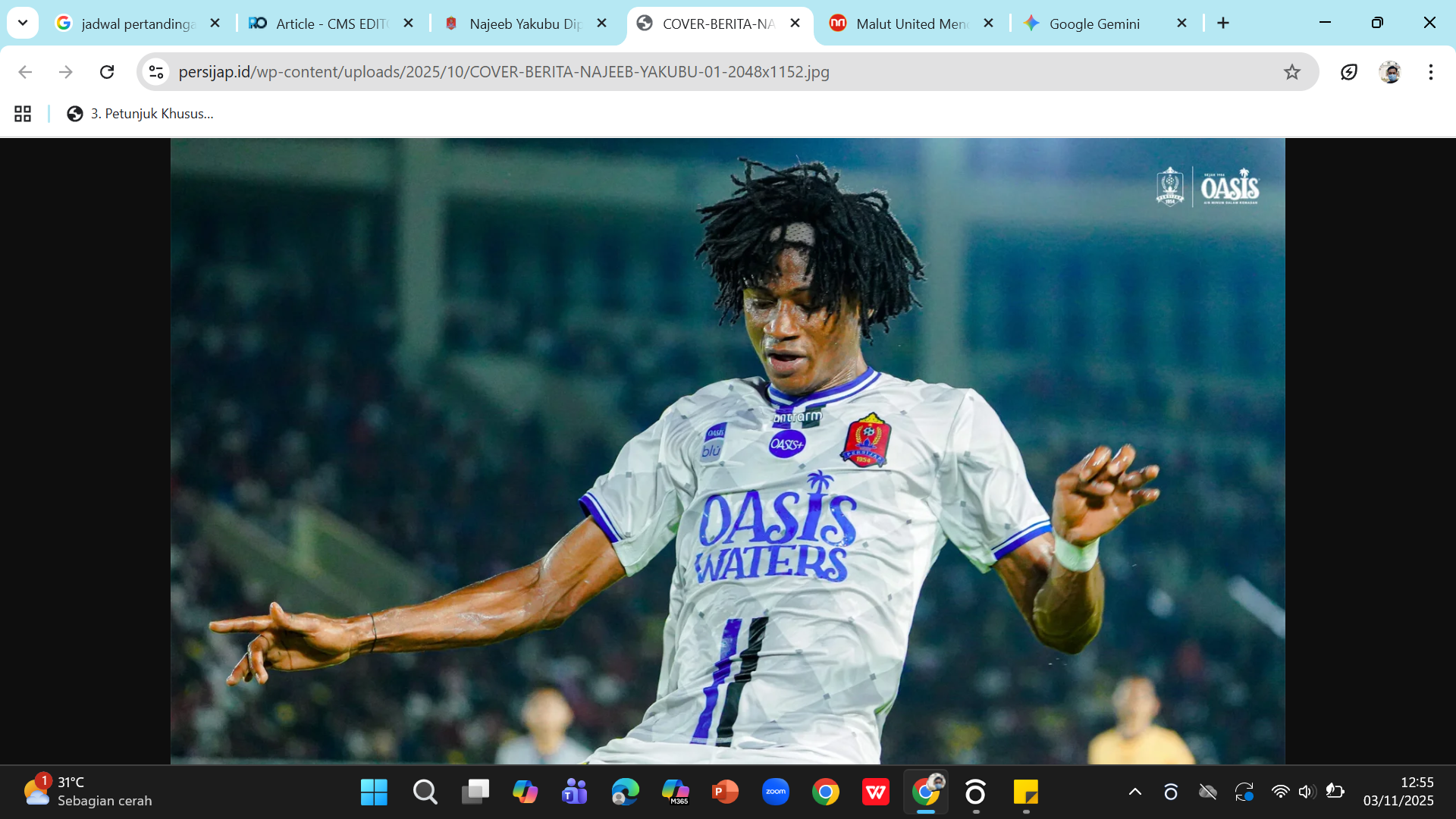 TUGAS BERAT - Bek sayap Persijap Najeeb Yakubu mendapat tugas berat mengawal striker kelas berat Malut United seperti Tyronne Del Pino dan David Da Silva dalam pertandingan sore ini.