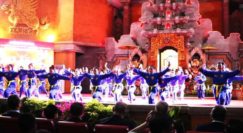 SEMARAK : Pertunjukan dalam acara Gala Dinner (Foto KONI Buleleng  untuk Radar Bali)