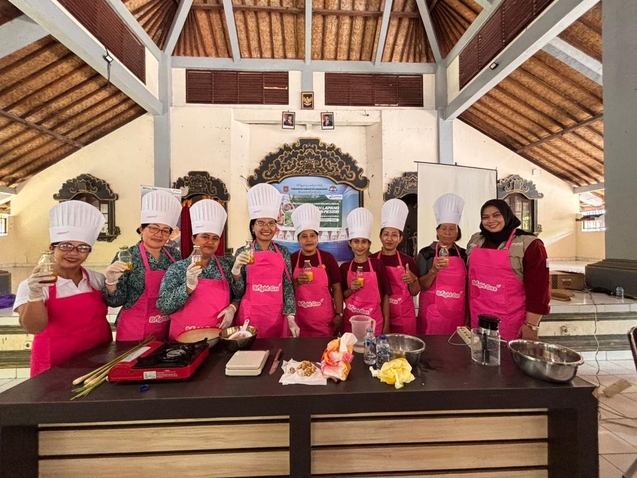 Pelatihan Jamu Herbal Warisan Sehat Nusantara gelaran Pertamina Patra Niaga Integrated Terminal (IT) Manggis, pada Jumat (31/10/2025) di Kantor Kecamatan Manggis.