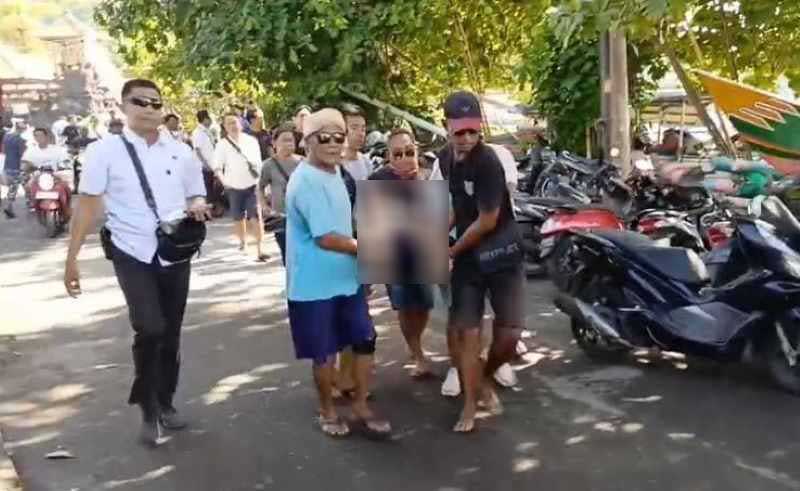 MENGHEBOHKAN : Temuan jenazah lansia, I Wayan Gangsar, di kawasan Pelabuhan Rakyat adangbai, Karangasem. (istimewa)
