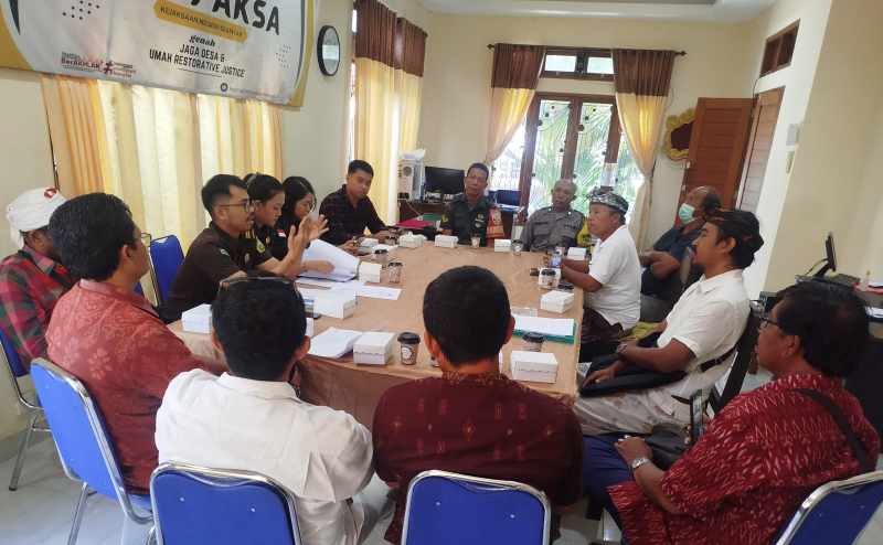 GELAR MEDIASI: Aparat terkait saat membahas persoalan tanah di Desa Tegal Tugu. (Foto Babinsa Tegal Tugu)