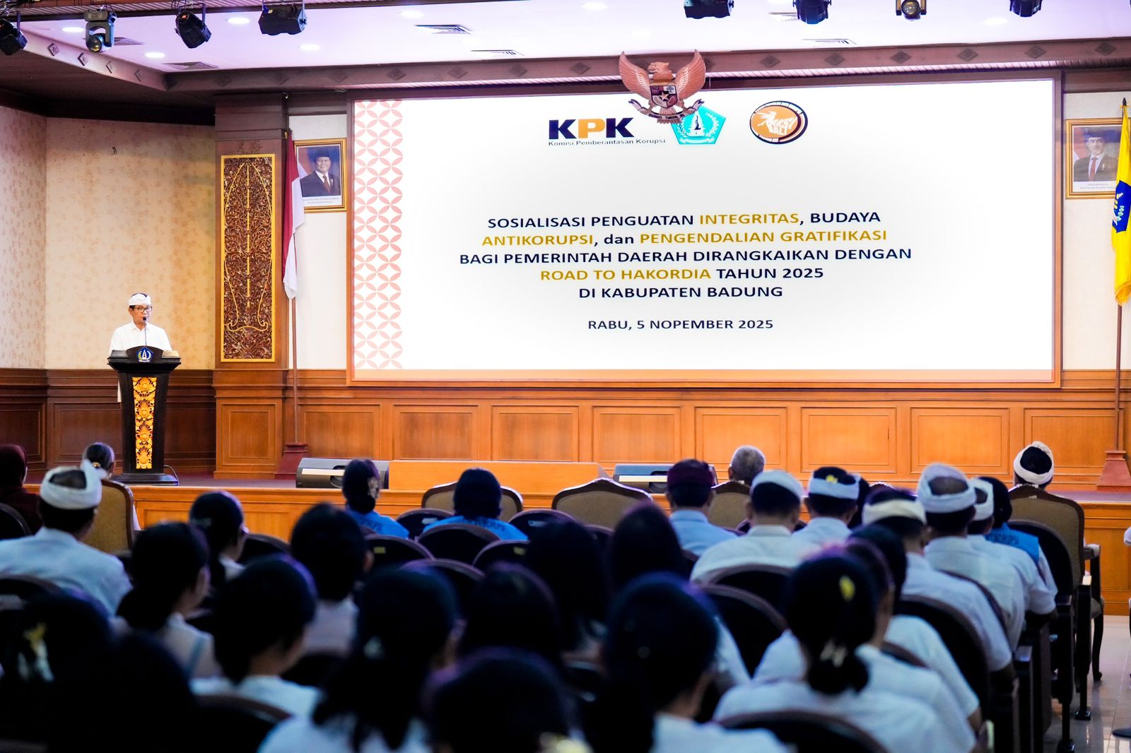 Bupati Wayan Adi Arnawa membuka Sosialisasi Penguatan Integritas, Budaya Antikorupsi, dan Pengendalian Gratifikasi Bagi Pemerintah Daerah yang diselenggarakan oleh KPK RI, Rabu (5/11/2025).