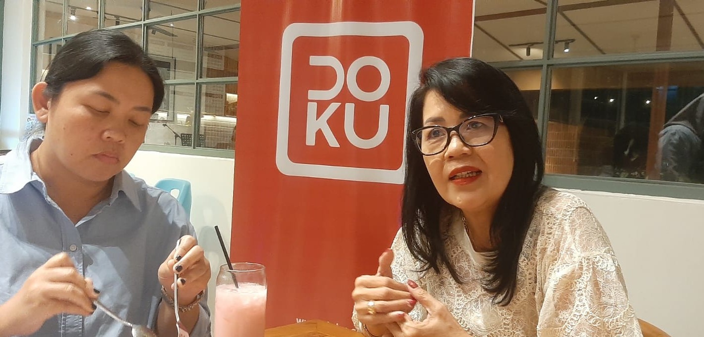 KEPAKKAN SAYAP: VP of Business Regional DOKU, Novel Nababan (kanan) saat temu media di Denpasar, Kamis 6 November 2025.