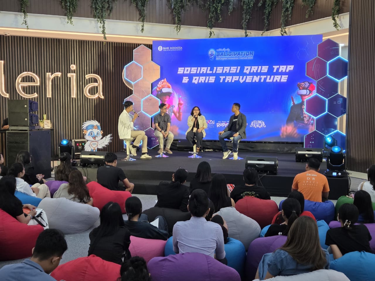 Suasana Sosialisasi dan Edukasi Qris Tapventure di Mal Bali Galeria, Kuta, Sabtu (8/11/2025). (Marsellus Pampur/Radar Bali)