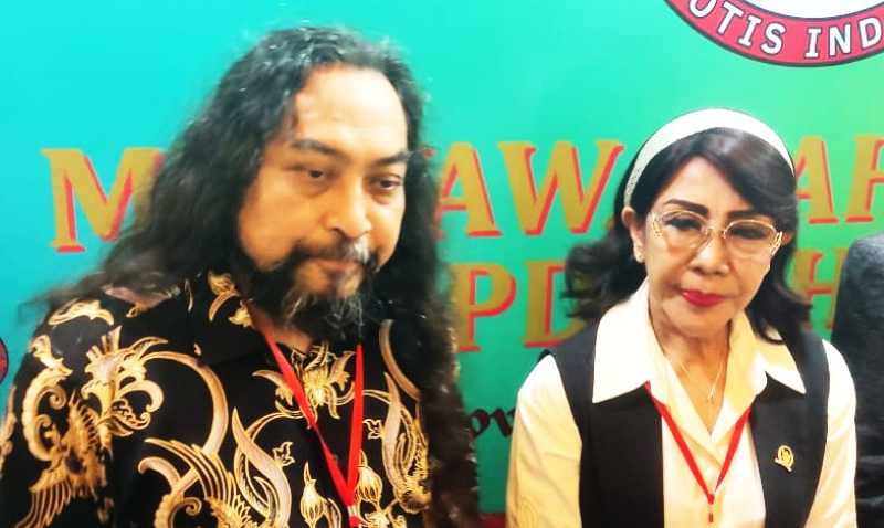 PIMPINAN BARU PKHI BALI: Ketua terpilih DPD PKHI Bali, Anak Agung Lanang Ananda (kiri). (marsellus pampur/radar bali)