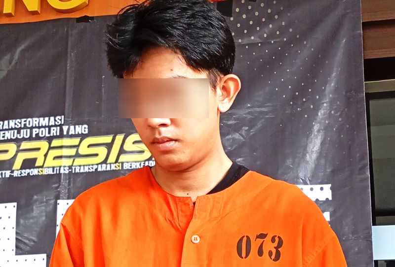 NIKMAT SEJENAK, SENGSARA LAMA : KAW warga Kelurahan Banjar Tegal, Kecamatan Buleleng, ini jadi tersangka. (francelino junior)