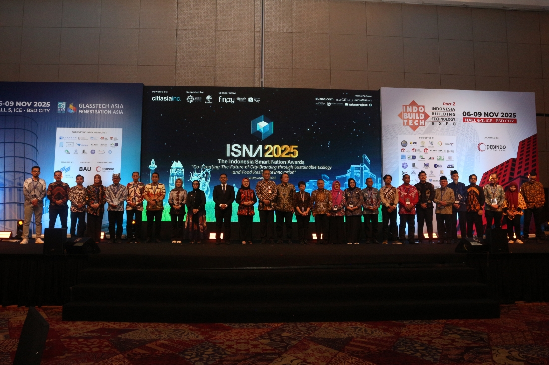 Para perwakilan daerah pemenang dari Indonesia Smart Nation Awards (ISNA) 2025 | Sumber: Tim Dokumentasi Citiasia Inc.