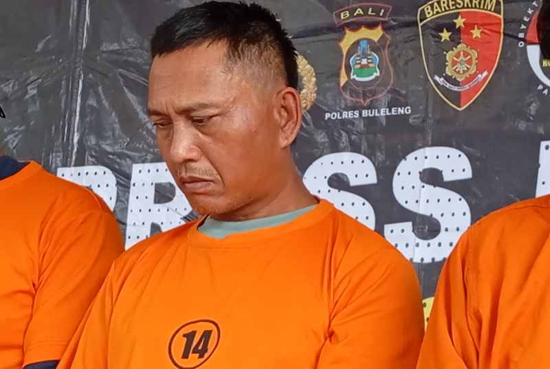 SELESAI SUDAH MENIPU TURIS : Komang Mertayasa alias Kocan alias Doki akhirnya tertangkap. (francelino junior/radar bali)