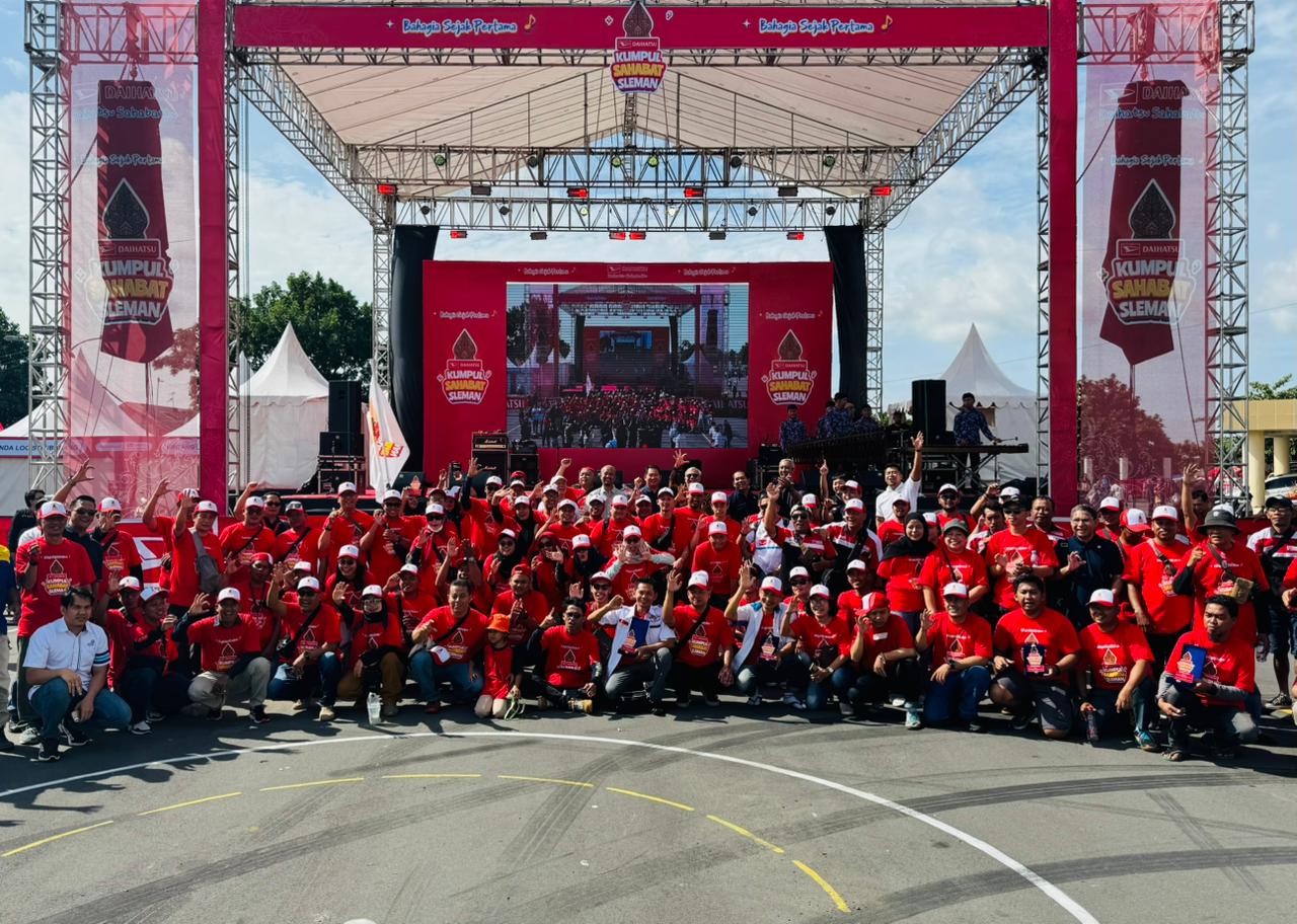 Daihatsu menyapa masyarakat Sleman melalui acara Kumpul Sahabat yang berlangsung pada Minggu, 9 November 2025, di Stadion Maguwoharjo, Sleman - DIY.
