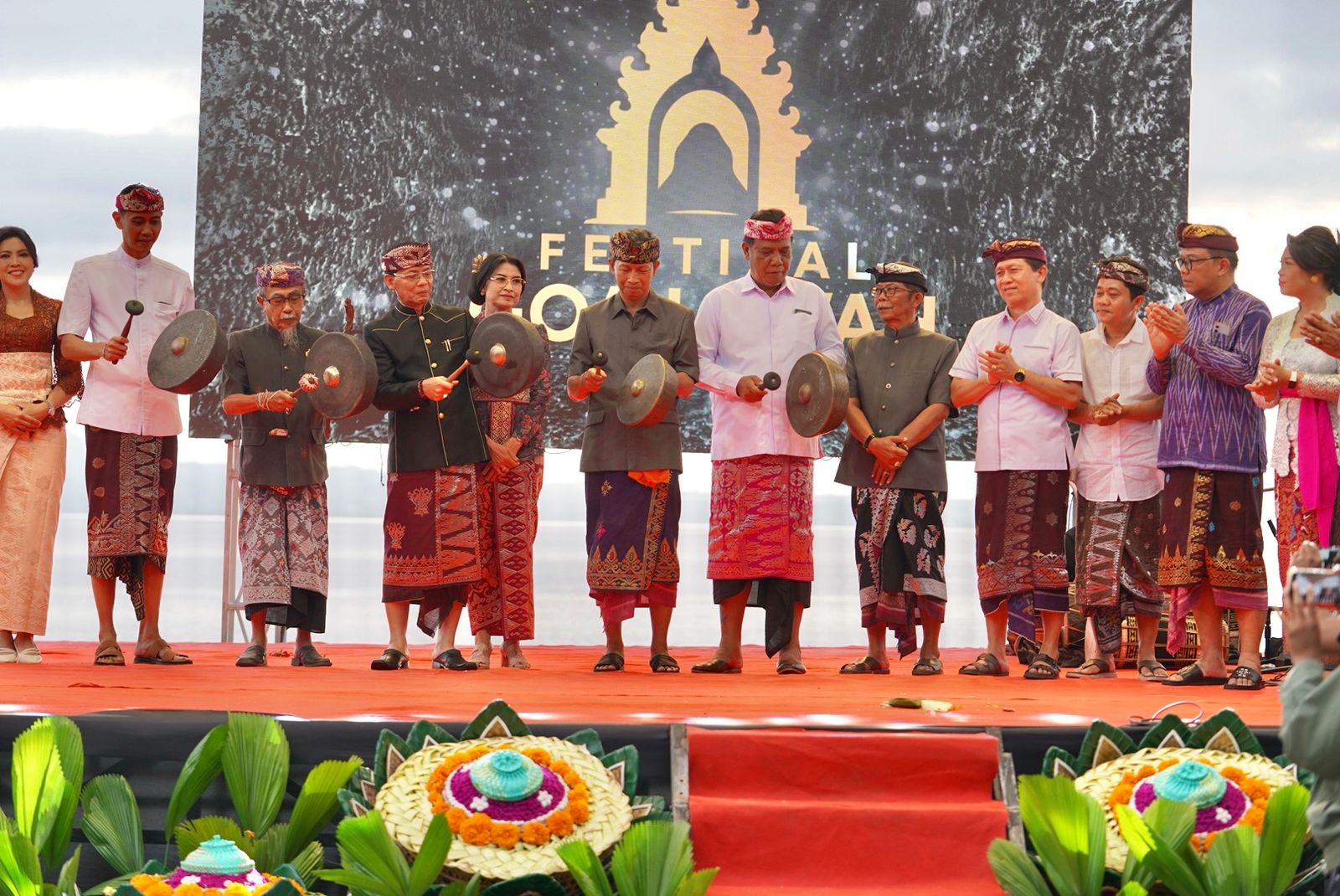 Suasana pembukaan Festival Goa Lawah Tahun 2025 di Plaza Kuliner Goa Lawah, Kecamatan Dawan, Klungkung, Jumat (21/11/2025).