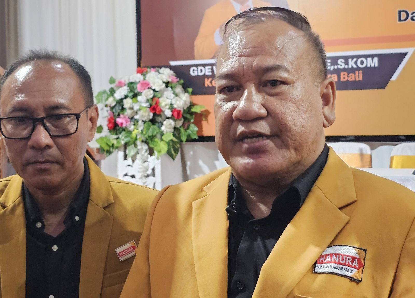 BIDIK PILEG: Ketua DPD Hanura Bali Gde Wirajaya Wisna ditemui di sela-sela pelaksanaan Musyawarah Cabang (Muscab) serentak kabupaten/kota Jumat (21/11/2025).