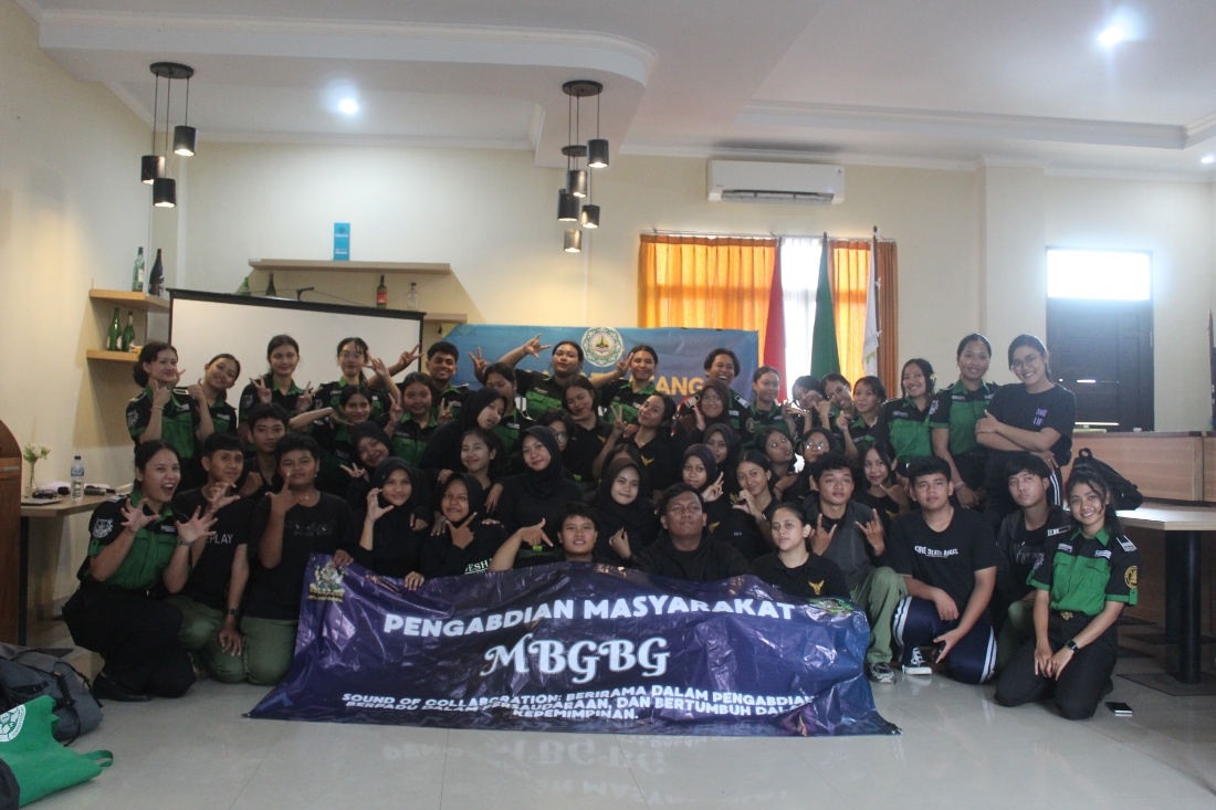 PKM: Tim Marching Band Genta Bhuana Ganeswara Universitas Mahasaraswati (MBGBG Unmas) Denpasar di SMK Bintang Persada Denpasar, Jumat (14/11/2025).