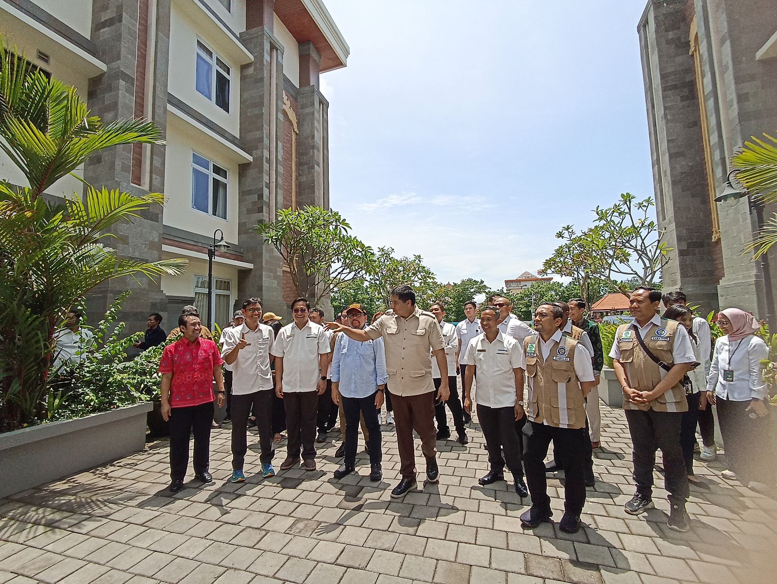 Menteri Perumahan Rakyat Maruarar Sirait saat monitoring rusun di Denpasar