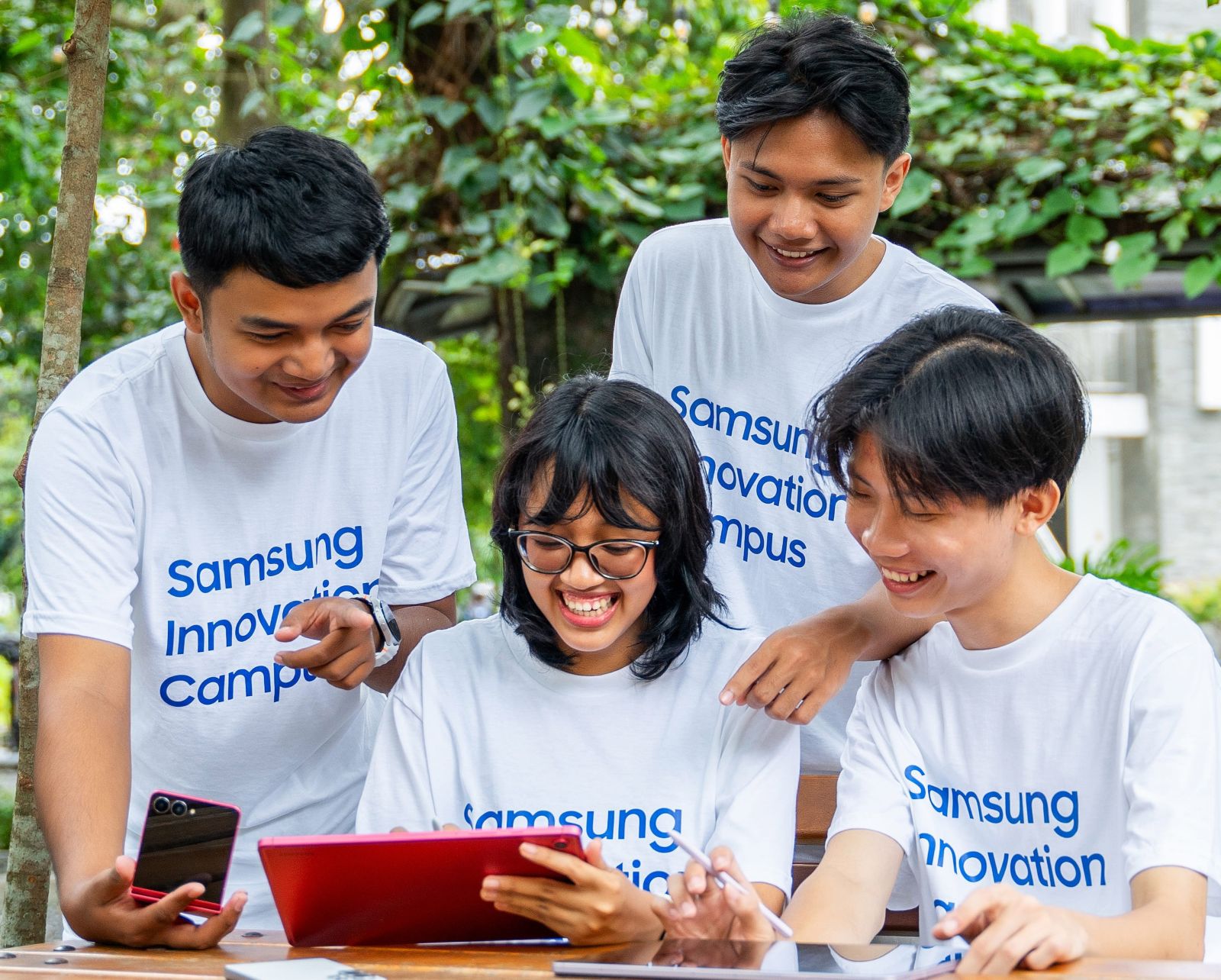 LITERASI DIGITAL: Peserta SIC Batch 7 Stage 3 sedang berdiskusi terkait pembelajaran ya.jpg