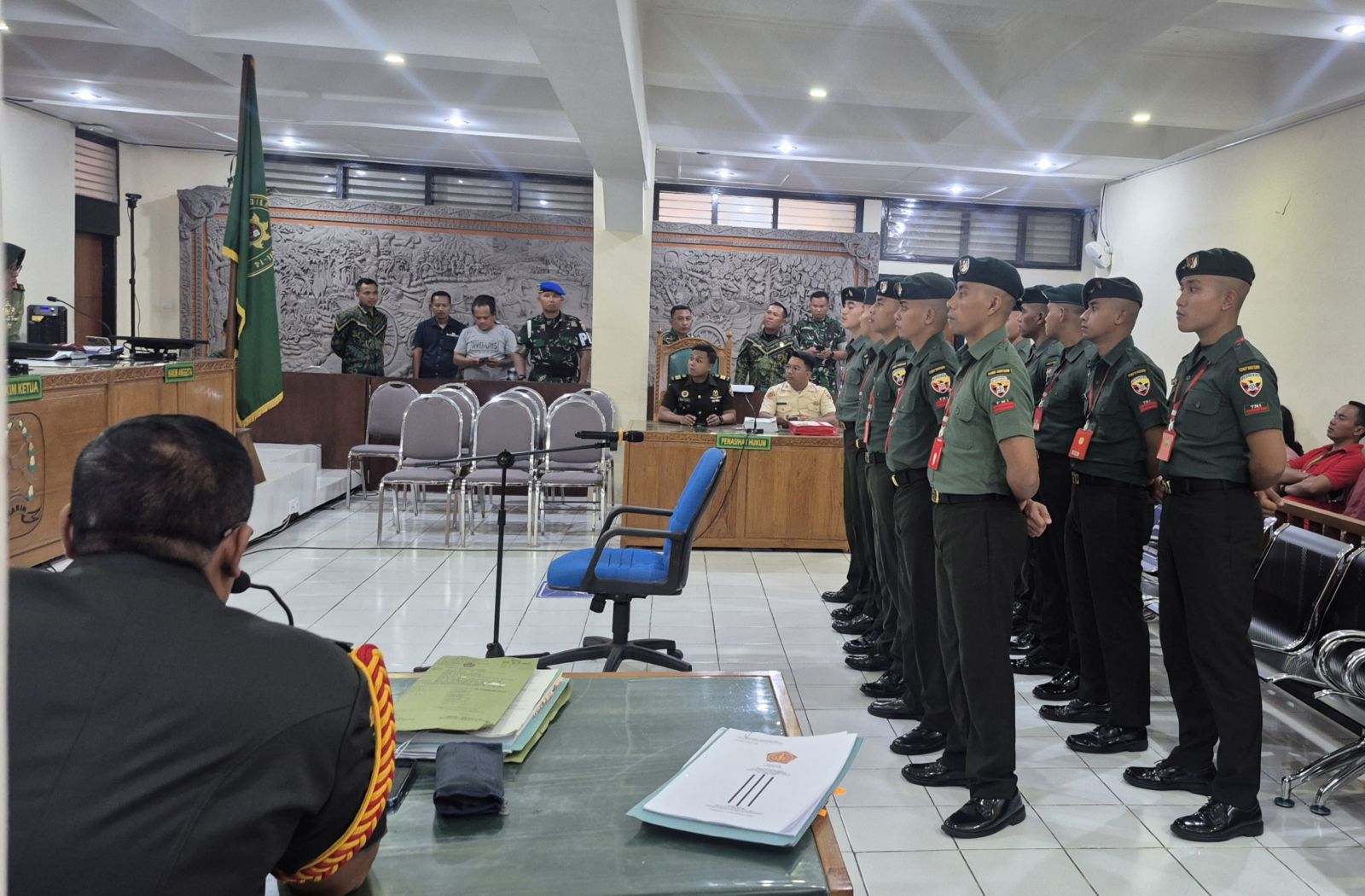KEROYOK: Sidang 10 prajurit TNI yang mengeroyok Basir hingga tewas lantaran dugaan penggelapan motor