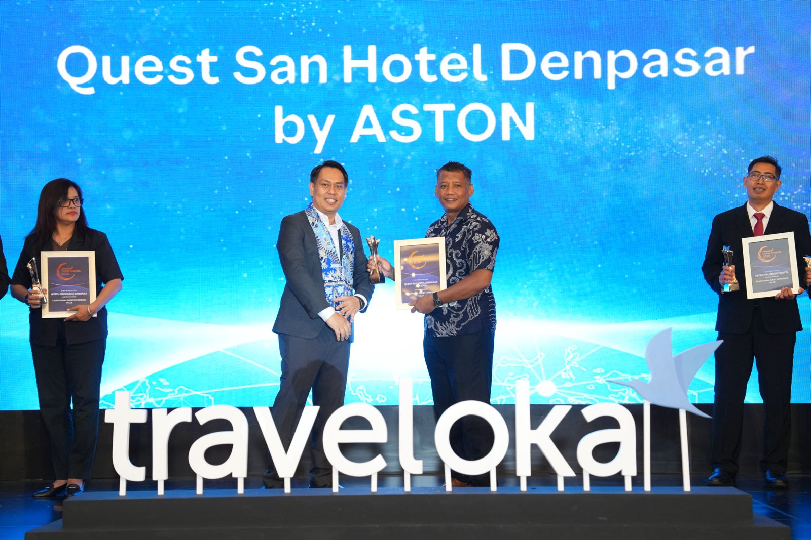 JAJARAN TERBAIK: General Manager Quest San Hotel Denpasar Yono Sulistyo saat terima penghargaan Archipelago International kembali menggelar General Manager Conference 2025