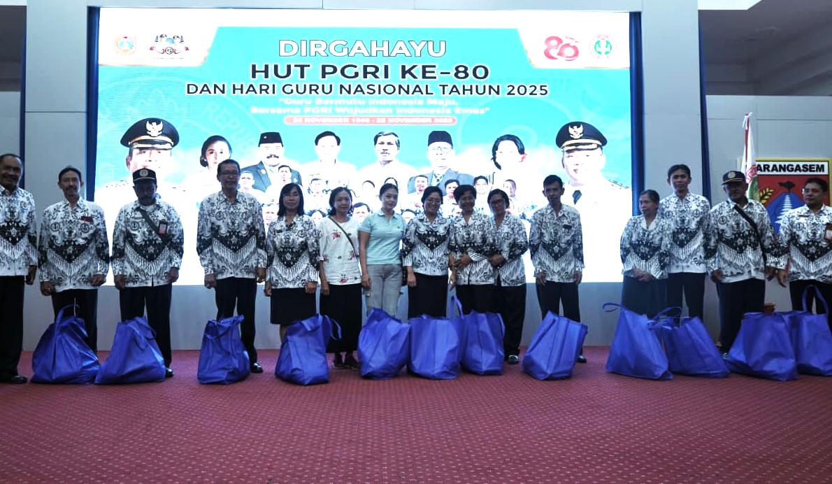 PARA PENCERAH BANGSA : Momen  peringatan hari guru di MPP Karangasem. (Foto : zulfika Rahman)