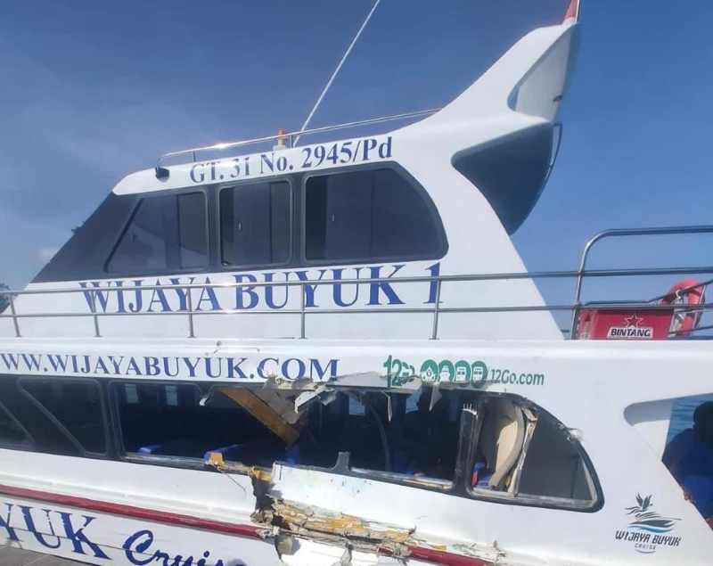 TABRAKAN : fast boat Wijaya Buyuk 1 dan boat Bintang Laut Diving t mengakibatkan delapan penumpang. (Foto:Polsek Nusa Penida)
