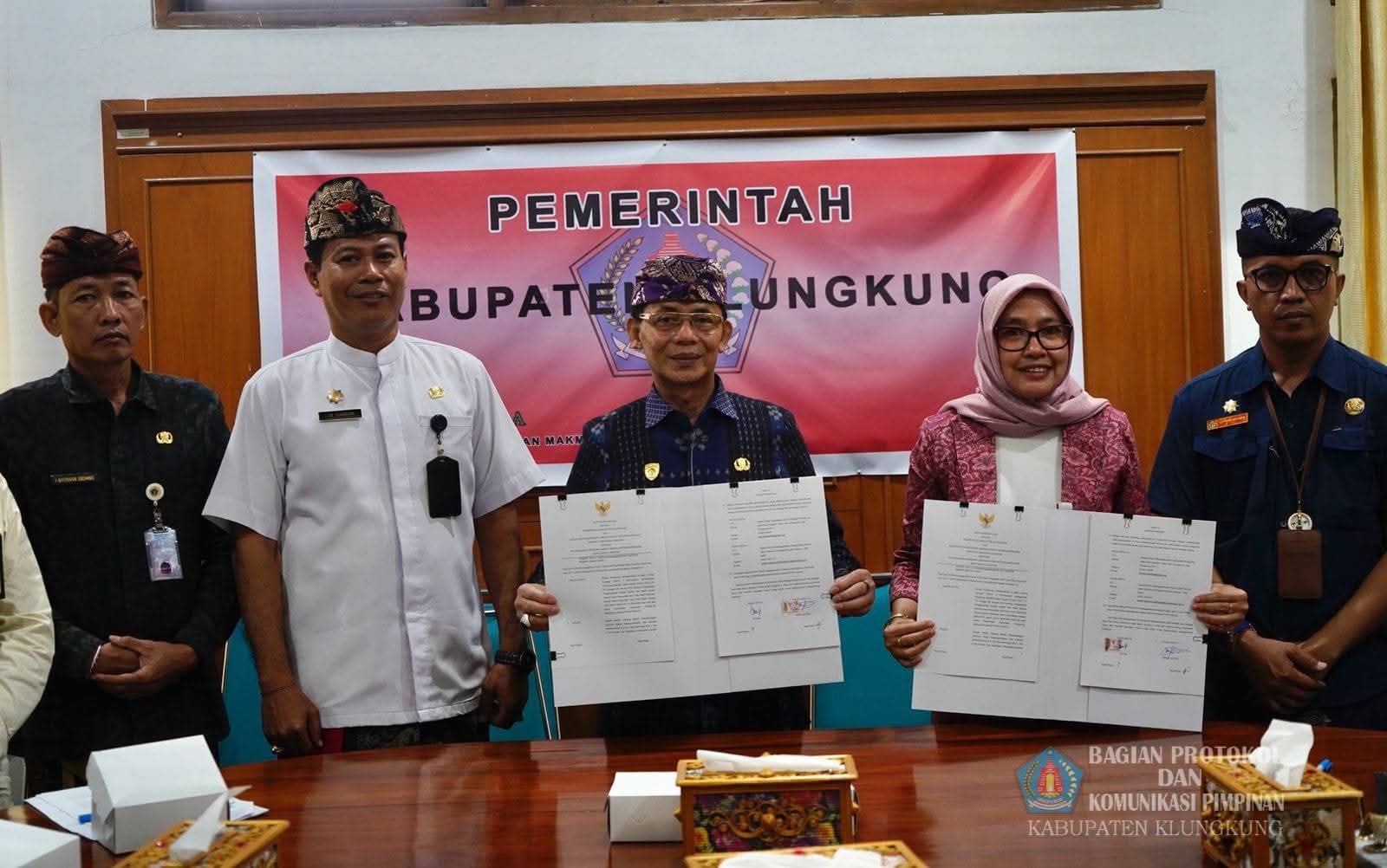 Bupati I Made Satria usai teken MoU dan PKS antara Pemkab Klungkung dengan BPJS Ketenagakerjaaan di Ruang Rapat Kantor Bupati Klungkung, Kamis (27/11/2025).