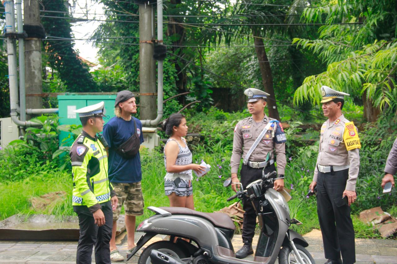EDUKASI: Ditlantas Polda Bali menggelar Hunting Mobile System, Kamis (27/11/2025).