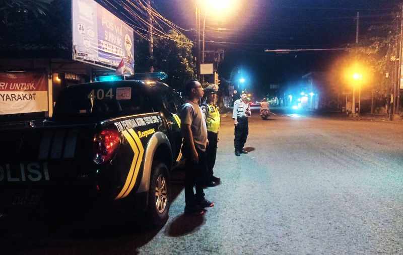 SIAGA MEMANTAU: Patroli digencarkan Polsek Singaraja di wilayah Kota Singaraja guna menjaga kondisi dan situasi di masyarakat tetap aman dan kondusif. (Foto: Polres Buleleng untuk Radar Bali)