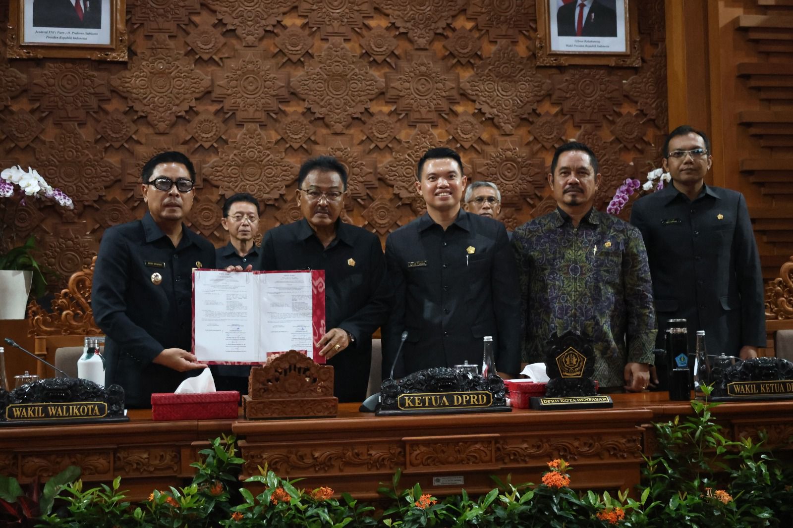 Wakil Wali Kota Denpasar I Kadek Agus Arya Wibawa Sidang Rapat Paripurna ke-42 Masa Persidangan III Tahun 2025 di Senin (1/12/2025) di Kantor DPRD Kota Denpasar.