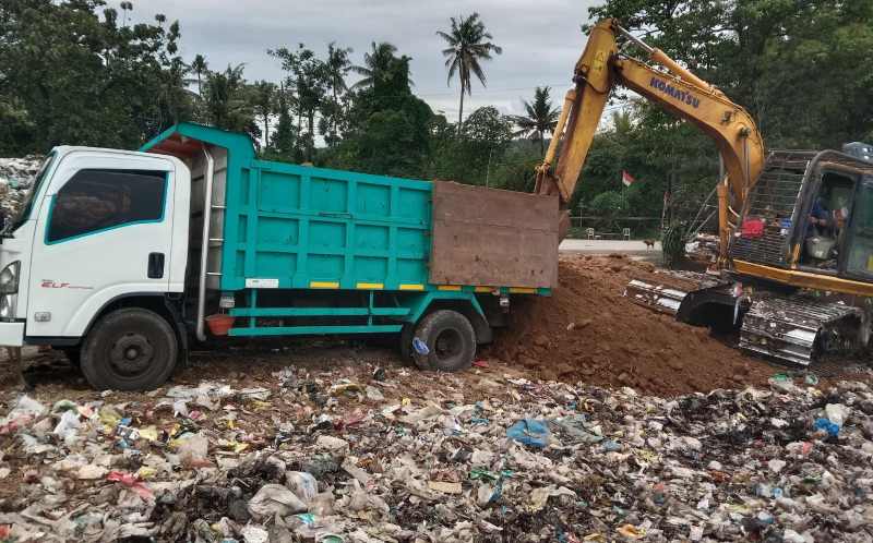 DIURUK TANAH : Kondisi TPA Mandung, Desa Sembung Gede, Kecamatan Kerambitan, Tabanan yang mulai diuruk dengan tanah. (istimewa)
