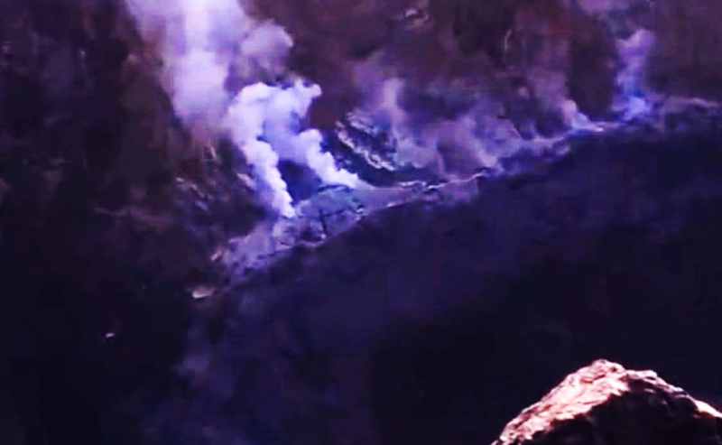 HEBOH ASAP : Kondisi kemunculan asap putih Gunung Agung yang terjadi akibat terjadinya peningkatan uap dari areal kawah. (istimewa)