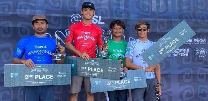JUARA: I Made Pajar Ariyana (kaus merah)menjuarai Liga Surfing Dunia (World Surf League) Qualifying Series (QS) 2000 Manokwari Pro. (dok. Pajar Ariyana)