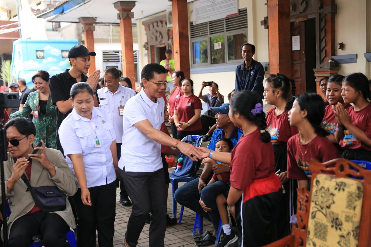 Bupati Klungkung I Made Satria menghadiri Puncak Peringatan Hari Disabilitas Internasional 2025 di SLB Negeri 1 Klungkung, Rabu (3/12).