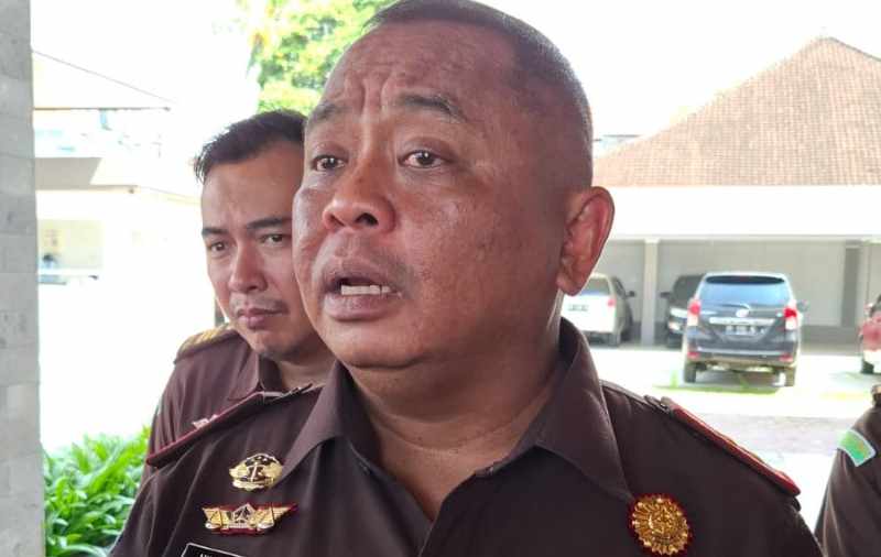SELIDIKI KASUS LIFT KACA : Kepala Kejaksaan Negeri (Kajari) Klungkung, I Wayan Suardi. (dewa ayu pitri arisanti/radar bali)
