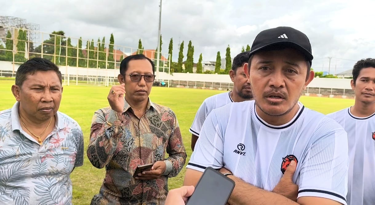Pelatih Tim Banteng Bali, Anak Agung Ketut Bramastra.