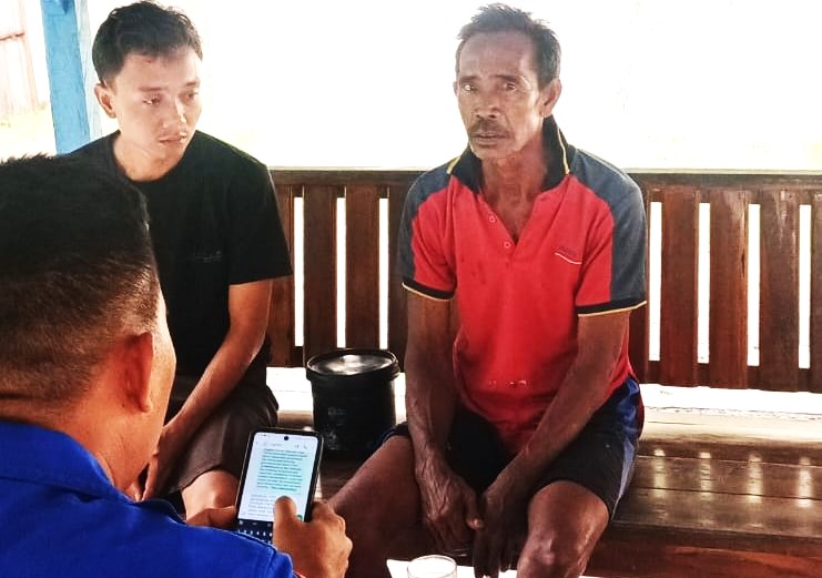 KETEMU DALAM KONDISI SELAMAT : Muhammad Taiyeb nelayan asal Desa Sumberkima (Foto: Kantor SAR Denpasar & Polres Buleleng untuk Radar Bali)