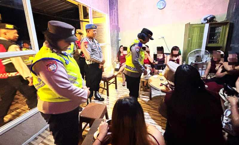 RAZIA TEMPAT HIBURAN MALAM : Polres Klungkung merazia narkoba an barang berbahaya. (Foto: Humas Polres Klungkung)