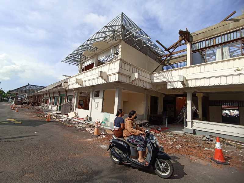 TAMBAH KAPASITAS : Pembagunan poliklinik terpusat lima  lantai dan gedung rawat inap baru berkapasitas 400 tempat tidur. (Adrian Suwanto/Radar Bali)