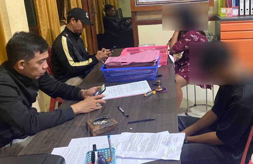 DIPERIKSA POLISI : GAADY dan GVOP diperiksa polisi setelah kabur dari rumah dan ditemukan di Bangli. (Foto: Polres Buleleng untuk Radar Bali)