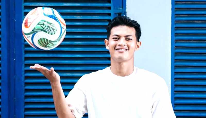 Alfeandra Dewangga resmi meninggalkan Persib Bandung menuju ke Arema FC. 