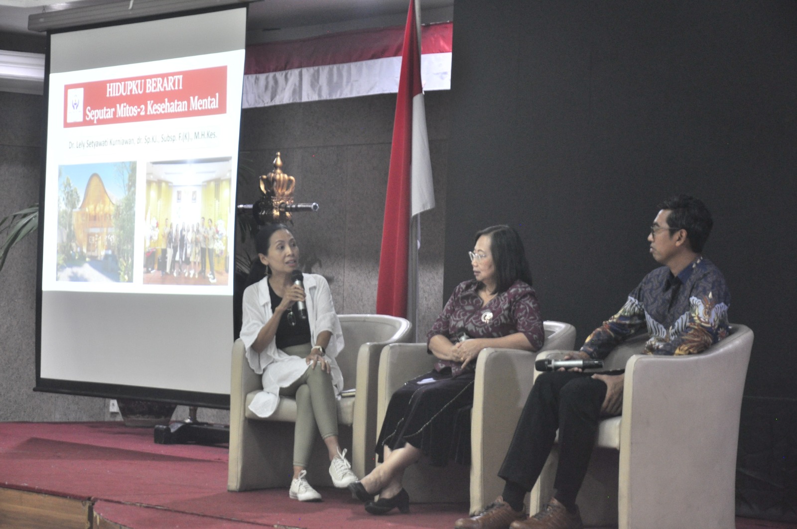 SEHAT MENTAL:  Para pembicara dan moderator Talkshow dengan topik Menjaga Kesehatan Mental untuk mencegah bunuh diri