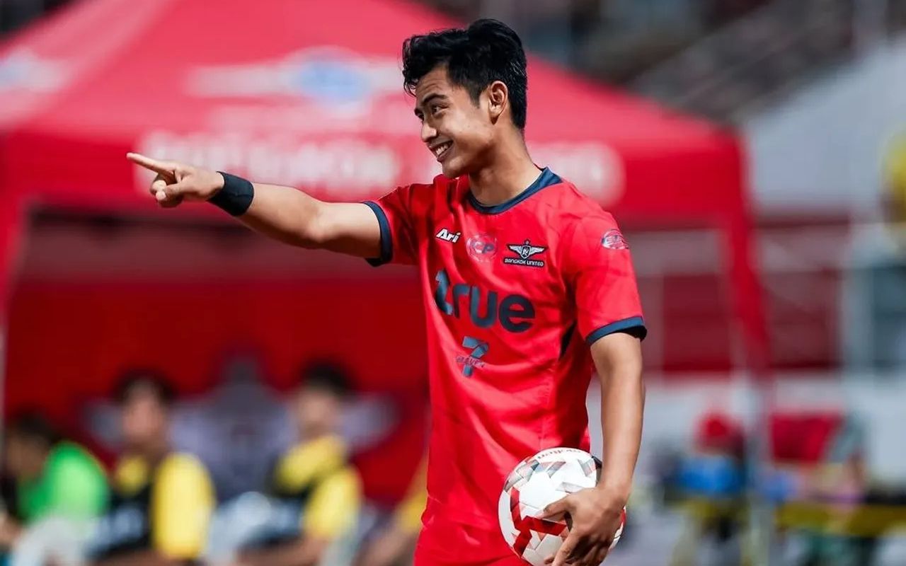 BERDUKA - Pratama Arhan absen saat Bangkok United bermain imbang 1-1 dengan Chiangrai United