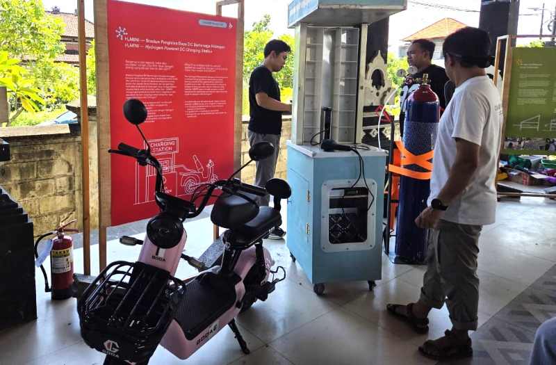 BERTENAGA HIDROGEN :Stasiun pengisian daya DC bertenaga hydrogen.(marsellus pampur)