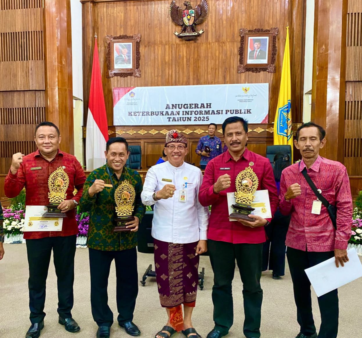 Tiga OPD Klungkung Sabet Penghargaan Informatif dari Komisi Informasi Provinsi Bali di Gedung Wiswa Sabha, Kantor Gubernur Bali, Selasa (9/12/2025).