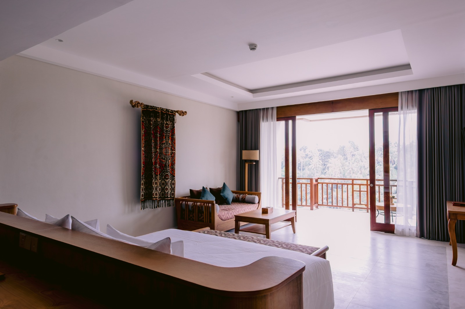 BERANDA SURGA: Salah satu kamar resort yang mewah di Sangraloka Ubud