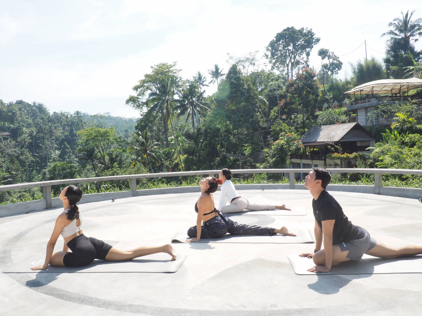 GAYA HIDUPSEHAT: Sebuah program wellness Yoga ditengah bentang alam segar Sanggraloka Ubud Gianyar
